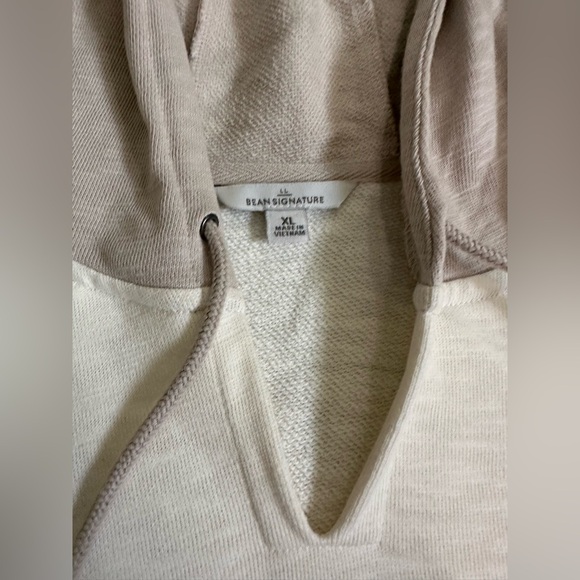L. L. Bean Signature Collection Lightweight Hoodie - Picture 2 of 3